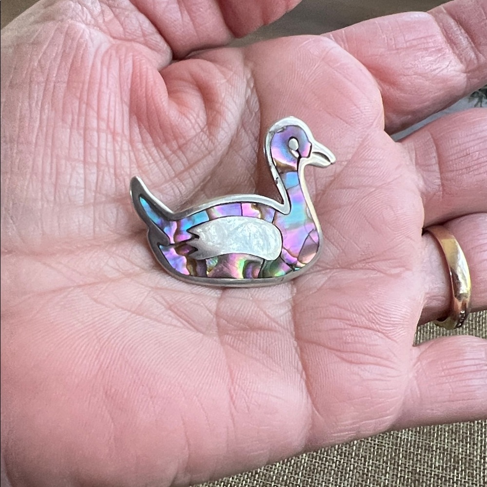 Colorful abalone Duck Brooch - Picture 3 of 5